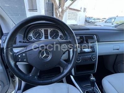 Mercedes B200