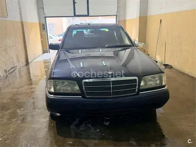 Usado Mercedes C180 122 CV (89 kW) 1995 Azul Berlina