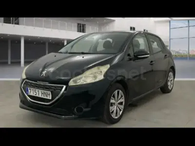 Usado Peugeot 208 Access 82 CV (60 kW) 2013 Negro Utilitario