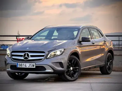 Usado Mercedes GLA200 Style 136 CV (100 kW) 2016 Gris / plata SUV