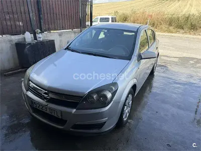 Usado Opel Astra Enjoy 90 CV (66 kW) 2005 Gris / plata Berlina