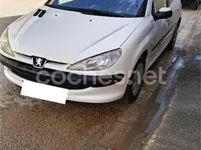 Begagnad Peugeot 206 70 HK (51 kW) 2002 Gul Sedan