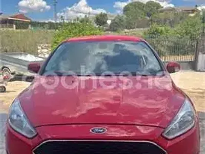 Używany Ford Focus Trend 125 KM (91 kW) 2017 Czerwony Sedan/Limuzyna