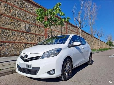 Begagnad Toyota Yaris Advance 99 HK (72 kW) 2014 Vit Halvkombi