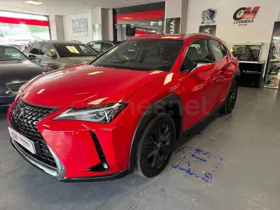 Usado Lexus UX Business Edition 184 CV (135 kW) 2022 Rojo SUV