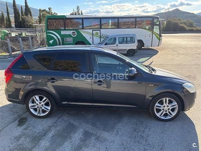 Usado Kia Ceed 140 CV (102 kW) 2008 Gris / plata Utilitario