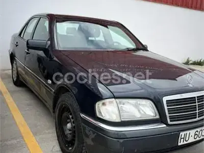 Usado Mercedes C180 Elegance 122 CV (89 kW) 1999 Azul Berlina