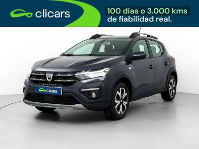 Usado Dacia Sandero Expression 101 CV (74 kW) 2022 Gris Utilitario