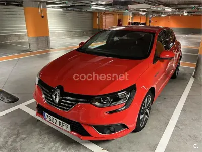 Usado Renault Mégane Zen 110 CV (80 kW) 2017 Rojo Berlina
