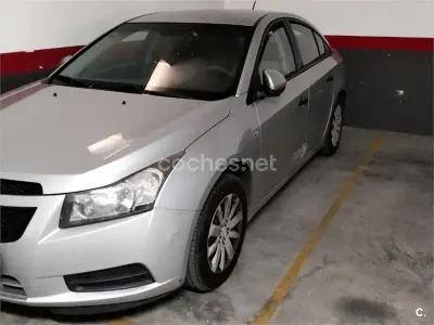 Usado Chevrolet Cruze LS 113 CV (83 kW) 2009 Gris / plata Berlina