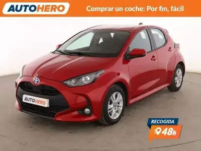 Usado Toyota Yaris Active 116 CV (85 kW) 2022 Rojo Utilitario