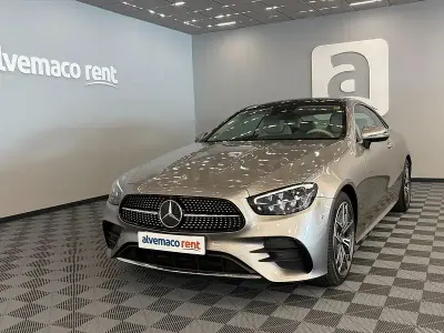 Usado Mercedes E220 194 CV (142 kW) 2022 Gris / plata Coupe