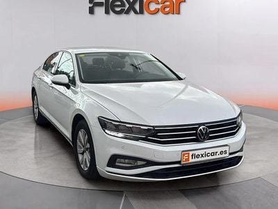 Usado VW Passat 122 CV (89 kW) 2020 Gris Berlina