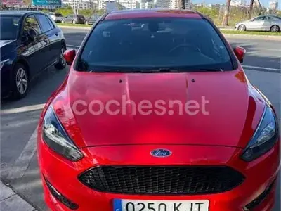 Usado Ford Focus ST-Line 120 CV (88 kW) 2018 Rojo Berlina