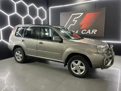 Usado Nissan X-Trail 136 CV (100 kW) 2006 Gris / plata SUV