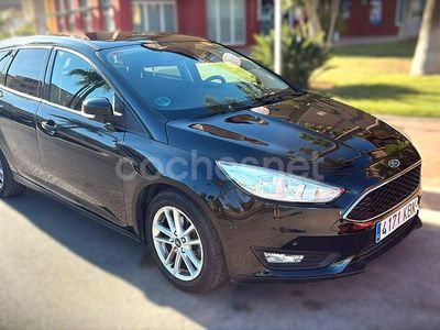 Usado Ford Focus Trend 125 CV (91 kW) 2017 Negro Familiar