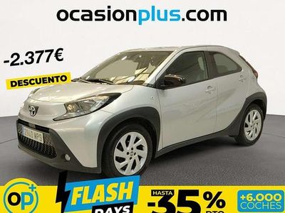 Usado Toyota Aygo Play 72 CV (52 kW) 2024 Gris Utilitario