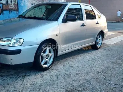 Usado Seat Cordoba Stella 68 CV (50 kW) 2001 Gris / plata Familiar