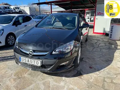 Usado Opel Astra Selective 165 CV (121 kW) 2015 Negro Berlina
