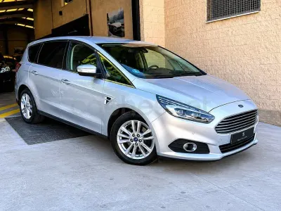 Usado Ford S-MAX Titanium 180 CV (132 kW) 2015 Gris Monovolumen
