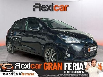 Usado Toyota Yaris Hybrid Active 100 CV (73 kW) 2019 Negro Berlina
