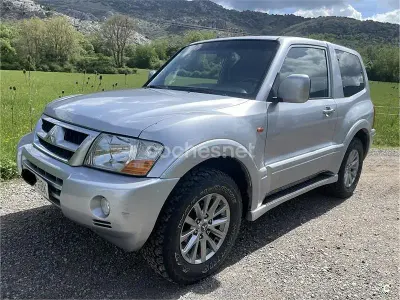 Usado Mitsubishi Montero 160 CV (117 kW) 2004 Gris / plata SUV