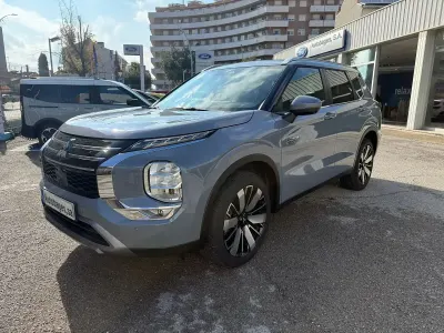 Usado Mitsubishi Outlander P-HEV 306 CV (225 kW) 2025 Blanco SUV
