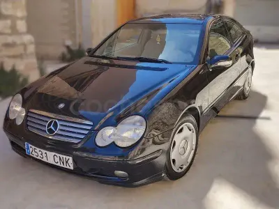 Usado Mercedes C180 143 CV (105 kW) 2003 Negro Berlina
