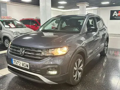 Usado VW T-Cross Advance 95 CV (69 kW) 2023 Gris / plata SUV