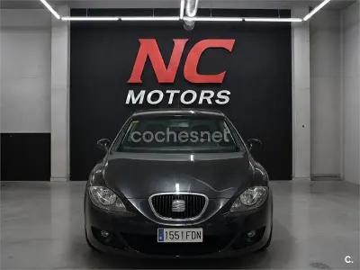 Usado Seat Leon Stylance 105 CV (77 kW) 2006 Negro Utilitario