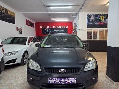 Usado Ford Focus Ghia 115 CV (84 kW) 2007 Gris / plata Berlina