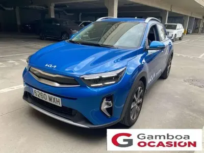 Usado Kia Stonic Style 101 HP (74 kW) 2024 Azul SUV