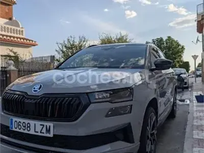 Usado Skoda Karoq SportLine 150 CV (110 kW) 2022 Gris / plata SUV