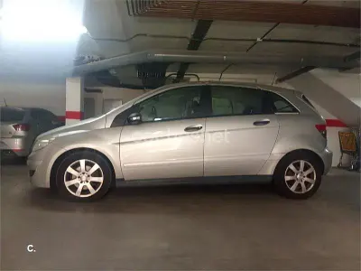 Usado Mercedes B180 109 CV (80 kW) 2006 Gris / plata Monovolumen