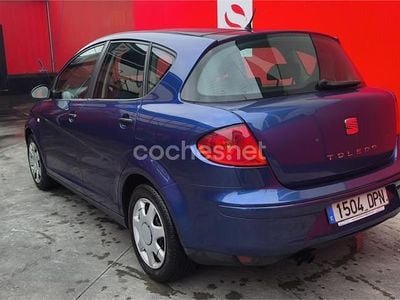 Usado Seat Toledo Reference 105 CV (77 kW) 2005 Azul Utilitario