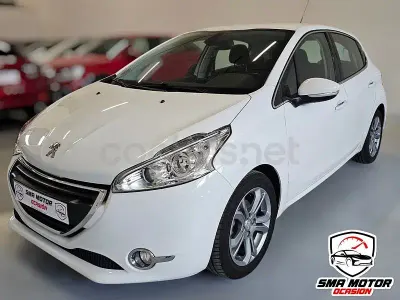 Usado Peugeot 208 Allure 82 CV (60 kW) 2015 Blanco Utilitario