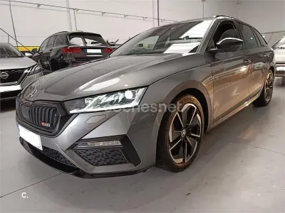 Usado Skoda Octavia RS 200 CV (147 kW) 2023 Gris / plata Familiar