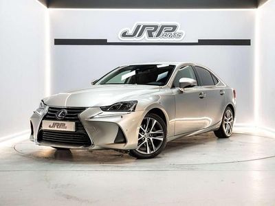 Usado Lexus IS300h Executive Line 223 CV (164 kW) 2018 Gris / plata Berlina