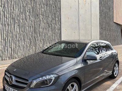 Usado Mercedes A180 Urban 122 CV (89 kW) 2015 Gris / plata Berlina
