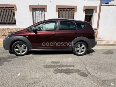 Usado Seat Altea 140 CV (102 kW) 2008 Granate Monovolumen