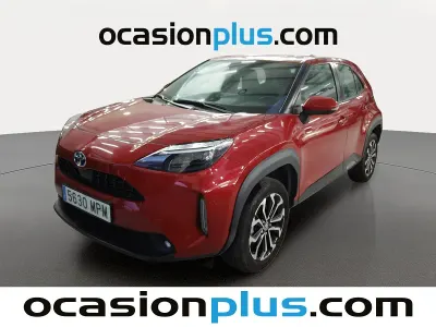 Usado Toyota Yaris Hybrid Active 116 CV (85 kW) 2024 Rojo Utilitario