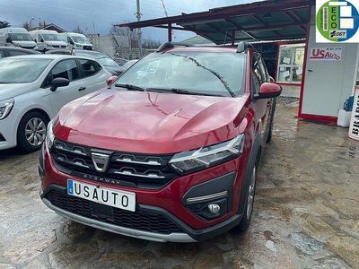 Usado Dacia Sandero Comfort 101 CV (74 kW) 2021 Granate Berlina