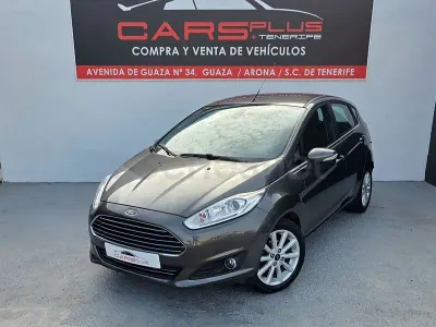Usado Ford Fiesta Titanium 100 CV (73 kW) 2015 Gris / plata Utilitario