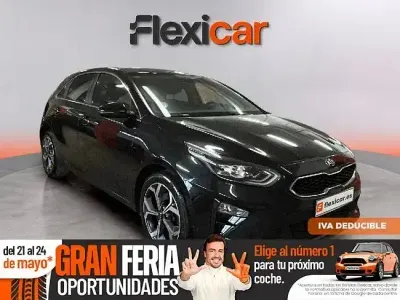 Usado Kia Ceed 136 CV (100 kW) 2021 Negro Utilitario