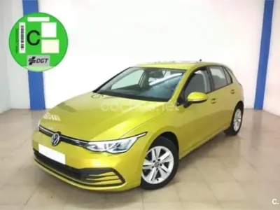 Usado VW Golf VII Life 115 CV (84 kW) 2020 Amarillo Berlina