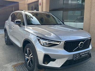 Usado Volvo XC40 Plus 197 CV (144 kW) 2024 Gris / plata SUV