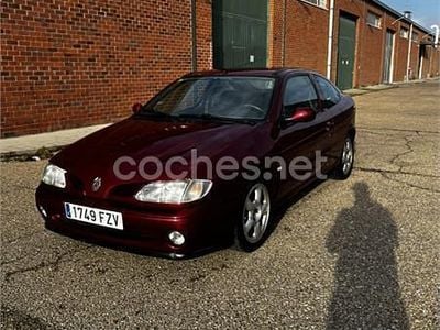 Begagnad Renault Mégane Coupé 150 HK (110 kW) 1996 Röd Sportkupé