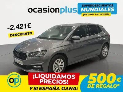 Usado Skoda Fabia Selection 95 CV (69 kW) 2025 Gris Berlina