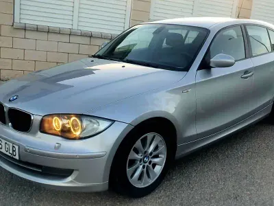 Usado BMW 118 143 CV (105 kW) 2009 Gris / plata Utilitario