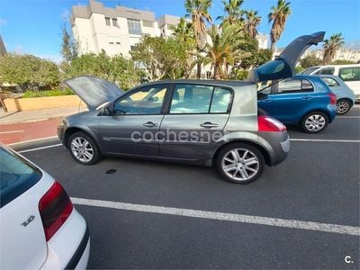 Gris / plata Usado 2005 Renault Mégane II Dynamique Berlina | 1500 € (Precio justo)